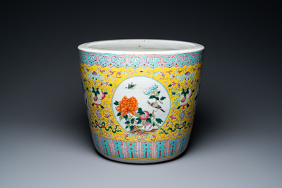 A Chinese famille rose jardini&egrave;re on wooden stand, 19th C.