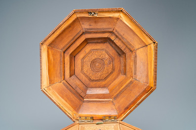Une bo&icirc;te couverte en bois de camphre, Inde, 19&egrave;me