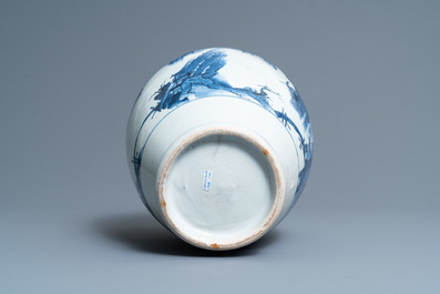 Een Japanse blauw-witte Arita vaas met een landschap, Edo, 17e eeuw