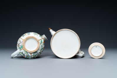 A Chinese Canton famille verte 14-piece tea service in presentation box, 19th C.