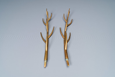 A Chinese cloisonn&eacute; model of a deer, 19/20th C.