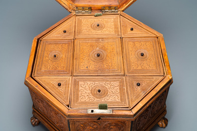 Une bo&icirc;te couverte en bois de camphre, Inde, 19&egrave;me