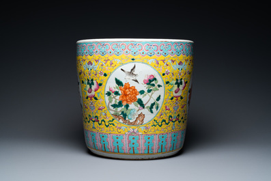 A Chinese famille rose jardini&egrave;re on wooden stand, 19th C.