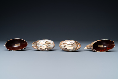 Une paire de bo&icirc;tes couvertes en forme de cailles en bois et nacre, Chine, marque de Qianlong, Qing