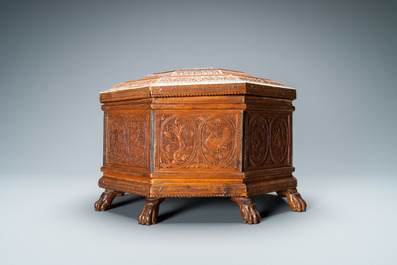 Une bo&icirc;te couverte en bois de camphre, Inde, 19&egrave;me