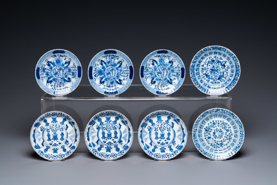 Twintig Chinese blauw-witte schotels en negentien koppen, Kangxi en later