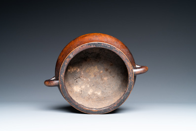 Een Chinese bronzen wierookbrander, Xuande merk, Kangxi