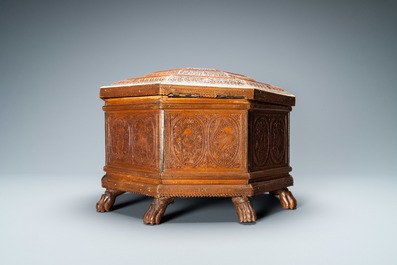 Une bo&icirc;te couverte en bois de camphre, Inde, 19&egrave;me