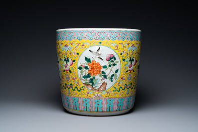 A Chinese famille rose jardini&egrave;re on wooden stand, 19th C.