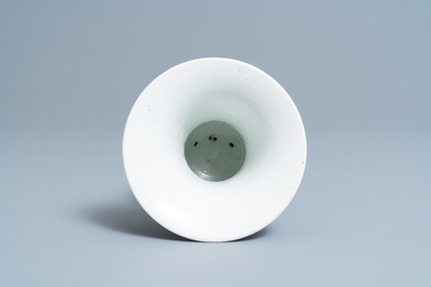 Un 'zhadou' en porcelaine de Chine en bleu et blanc, Kangxi