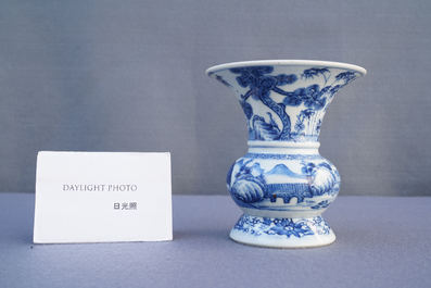 Un 'zhadou' en porcelaine de Chine en bleu et blanc, Kangxi