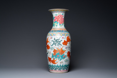 A Chinese famille rose 'goldfish' vase, 19th C.