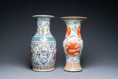 Twee Chinese famille rose vazen, 19e eeuw