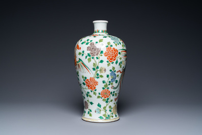 A Chinese famille verte 'meiping' vase with phoenixes, 19th C.