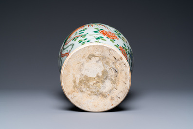 A Chinese famille verte 'meiping' vase with phoenixes, 19th C.