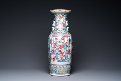 A Chinese famille rose vase, 19th C.