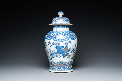 A Chinese gilt-heightened blue and white vase and cover, Kangxi/Yongzheng