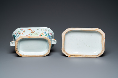 Een Chinese famille rose dekselterrine op onderschotel, Qianlong