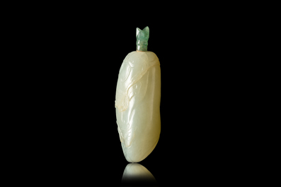 A Chinese pale celadon jade snuff bottle, 18/19th C.