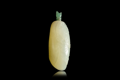 A Chinese pale celadon jade snuff bottle, 18/19th C.