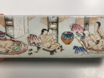 A Chinese famille rose 'erotical subject' cricket box, 1st half 19th C.