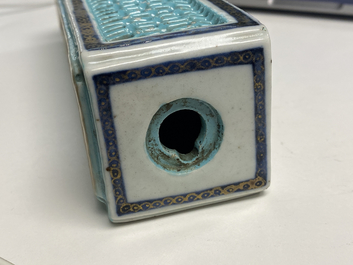 A Chinese famille rose 'erotical subject' cricket box, 1st half 19th C.