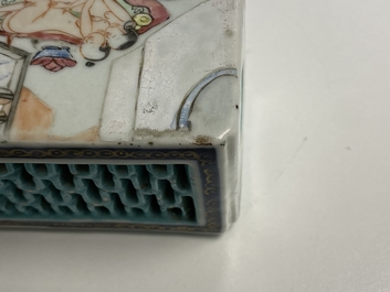A Chinese famille rose 'erotical subject' cricket box, 1st half 19th C.