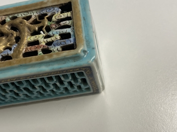 A Chinese famille rose 'erotical subject' cricket box, 1st half 19th C.