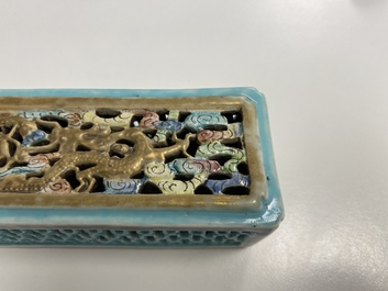 A Chinese famille rose 'erotical subject' cricket box, 1st half 19th C.