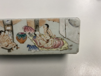 A Chinese famille rose 'erotical subject' cricket box, 1st half 19th C.