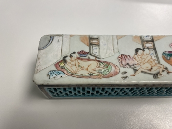 A Chinese famille rose 'erotical subject' cricket box, 1st half 19th C.