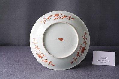 A Chinese iron-red and gilt 'phoenixes' dish, 19th C.