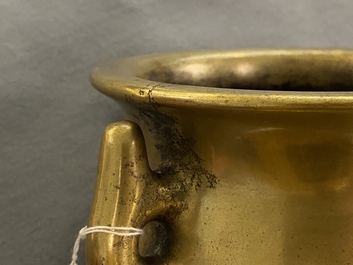 Un br&ucirc;le-parfum de type 'yilu' en bronze, marque de Xuande, Chine, 17&egrave;me