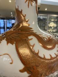 A Chinese famille verte 'tianqiu ping' vase with a dragon and carps, Qianlong mark, 19th C.