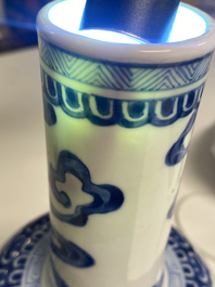 Een Chinese blauw-witte 'Bleu de Hue' vaas voor de Vietnamese markt, Kangxi
