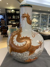A Chinese famille verte 'tianqiu ping' vase with a dragon and carps, Qianlong mark, 19th C.