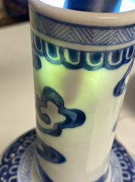 Een Chinese blauw-witte 'Bleu de Hue' vaas voor de Vietnamese markt, Kangxi