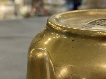 Un br&ucirc;le-parfum de type 'yilu' en bronze, marque de Xuande, Chine, 17&egrave;me