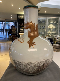 A Chinese famille verte 'tianqiu ping' vase with a dragon and carps, Qianlong mark, 19th C.