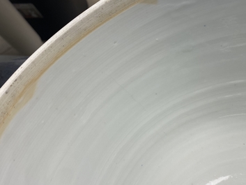 A large Chinese famille verte covered bowl, Kangxi