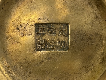 Un br&ucirc;le-parfum de type 'yilu' en bronze, marque de Xuande, Chine, 17&egrave;me