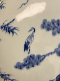Een grote Chinese blauw-witte 'moonflask' vaas met herten, Qianlong merk en periode
