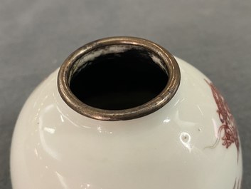 Een Chinese koperrode penselenwasser met een draak, 18/19e eeuw