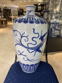 A Chinese blue and white 'meiping' vase with a dragon, Wanli mark, 19th C.