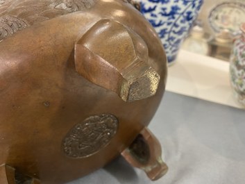 A large Chinese dragon-handled bronze tripod censer and cover, Xuande mark, 18/19th C.