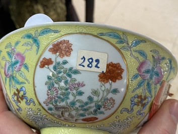 Un bol en porcelaine de Chine famille rose &agrave; fond jaune sgraffito, marque et &eacute;poque de Daoguang