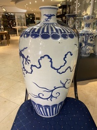 A Chinese blue and white 'meiping' vase with a dragon, Wanli mark, 19th C.