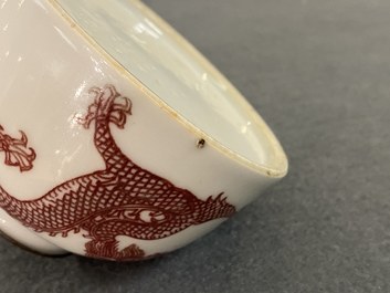 Een Chinese koperrode penselenwasser met een draak, 18/19e eeuw
