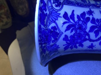 Een Chinese blauw-witte 'yenyen' vaas met landschappen en florale panelen, Kangxi