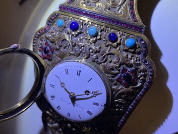 Une horloge murale en bronze dor&eacute; incrust&eacute; de pierres semi-pr&eacute;cieuses, ateliers de Canton et George Prior de Londres pour la Chine, Qianlong